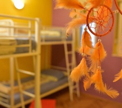 Кровать в общем номере в Outlanders Tribe Hostel