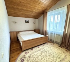 Шестиместные апартаменты с балконом в Гостевой дом