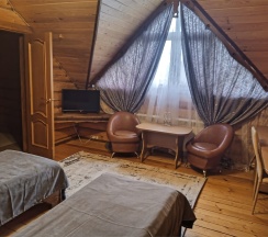 Двухместный номер с раздельными кроватями в деревянном коттедже в Колыба