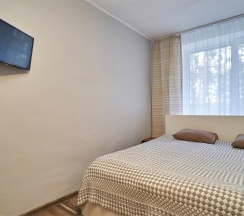 Стандарт с одной двуспальной или двумя раздельными кроватями с удобствами на этаже в Салют