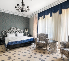 Luxe в Villa Italy