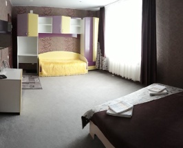 Семейный номер с двухместной кроватью, тахтой и диваном в Люксембург