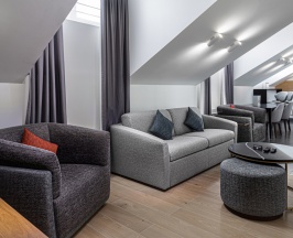 Двухместные апартаменты Deluxe Мансарда двуспальная кровать в The Basilian Minsk, Curio Collection by Hilton