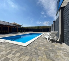 Четырёхместный коттедж в Времена года