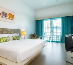 Номер Deluxe с видом на бассейн в The Briza Beach Resort Khaolak