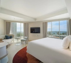 Двухместный люкс Deluxe Spa с видом на океан двуспальная кровать в Centara Karon Resort Phuket