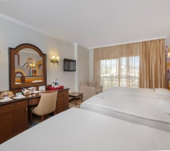 Трёхместный номер Comfort Standard с видом на море в Megasaray WestBeach Antalya