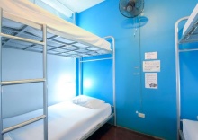 Кровать в общем номере в OYO 1054 Phuket Backpacker Hostel