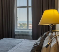Senior Suite with balcony в Central City