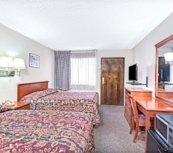 Четырёхместный номер Standard в Vantage Point Inn Woodland Hills