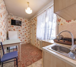 Комната комфорт с 2 односпальными и 1 двуспальной кроватью в Чайка