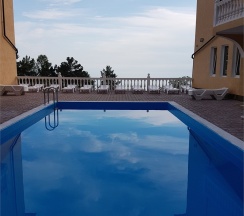 Семейный  с балконом  видом на море и бассейн в Aqualife