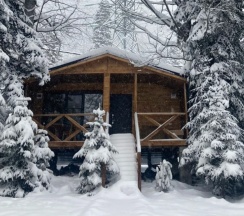 Шале Comfort с 2 комнатами с красивым видом из окна в Maas