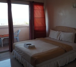 Номер Superior с балконом и с видом на море в Wilai Guesthouse