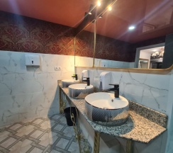 Кровать в общем номере без окна в Grand Erbil Hotel