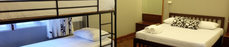 Четырёхместный семейный номер Standard двухъярусная кровать в Manii hostel Asoke