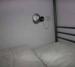 Кровать в общем номере с видом на город в I Love Madrid Hostel