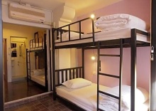 Кровать в общем номере (женский номер) в Eden Walking Street Hostel