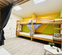 восьми местный номер в Party and Sun