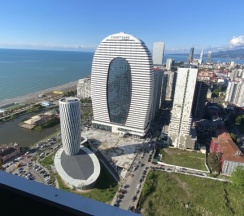 Трёхместный номер Superior с балконом и с видом на море в Апарт-отель MyGeorgia LLC Orbi City