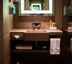Номер комфорт бизнес с 1 двуспальной кроватью в Novotel Krasnoyarsk center