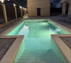 Четырёхместный семейный коттедж с балконом в Розмарин