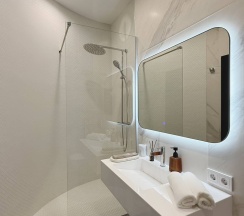 4-х комнатные апартаменты в центре города в Breezko hotel