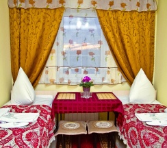 Номер стандарт с 4 односпальными кроватями в Home Hotel