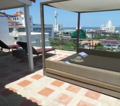 Апартаменты Пентхаус c 1 комнатой с балконом в Westbury Residence