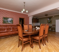 Люкс 3-х комнатный с кухней и бильярдом 4-х местный в Жемчуг