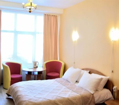 №7. Семейный номер с двуспальной кроватью и видом на горы в Прибой