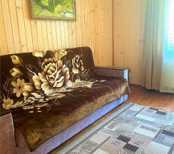 Пятиместный улучшенный семейный номер в Ирбис