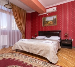 Люкс 3-х комнатный с кухней и бильярдом 4-х местный в Жемчуг