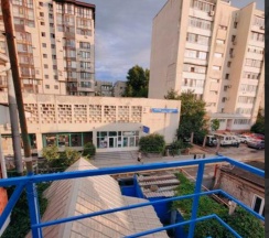3-местный номер эконом с 1 односпальной и 1 двуспальной кроватью (мансарда) в В гостях у Светланы
