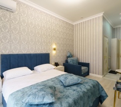 Люкс двуспальная кровать + кресло в Lazy land