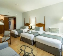 Трёхместный номер Grand Deluxe в Century Park Hotel