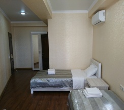 Люкс с балконом и с видом на горы в Гега