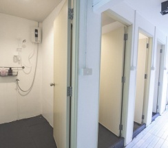 Кровать в общем номере в Bharani Hostel