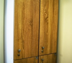 Кровать в женском четырехместном номере в Танский