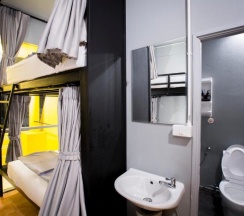 Кровать в общем номере в Beehive Phuket Old Town - Hostel