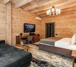 Номер Делюкс с двуспальной кроватью с видом на гору в Grand Chalet Altay