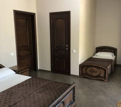 Четырёхместный люкс с 2 комнатами с балконом в Звезда