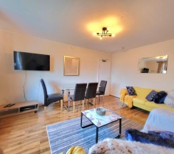 Апартаменты с 3 комнатами в 3 Bedroom Aprtmt at Sensational Stay Serviced Accommodation Aberdeen- Froghall Avenue