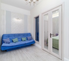 Двухкомнатные апартаменты "Сапфир" с кухней и видом на город в Orfei Hotel