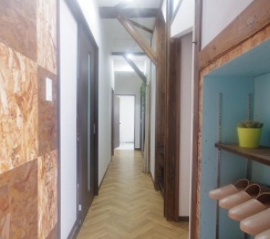 Коттедж с 5 комнатами в Nao's House USJ