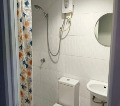 Кровать в общем номере в The Little Nest Phuket