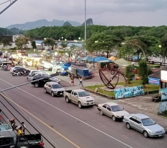 Двухместный номер Standard с балконом и с видом на море двуспальная кровать в Krabi Marina Seaview
