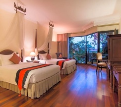 Номер Deluxe с видом на бассейн в Angkor Palace Resort & Spa