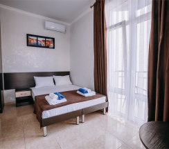 Люкс с 2 спальнями (первая комната проходная) в Космос