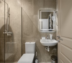 Полулюкс с двуспальной кроватью и окнами во внутренний двор в Ka Royal Hotel Boutique